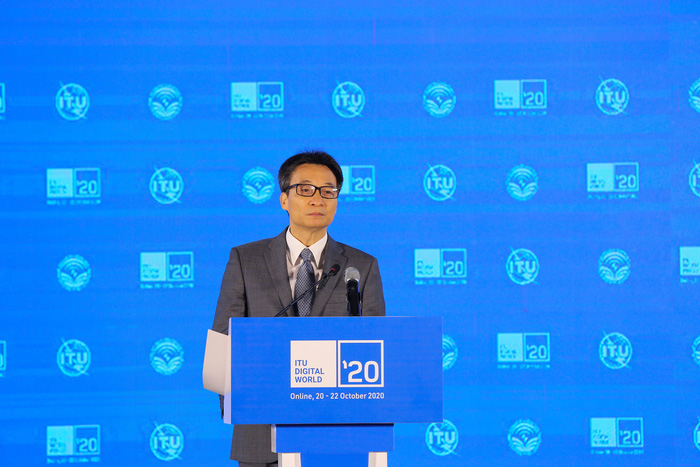 Phó Thủ tướng Vũ Đức Đam: Viễn thông - CNTT đang trở thành công cụ quan trọng giúp cho những nỗ lực kiểm soát dịch bệnh.