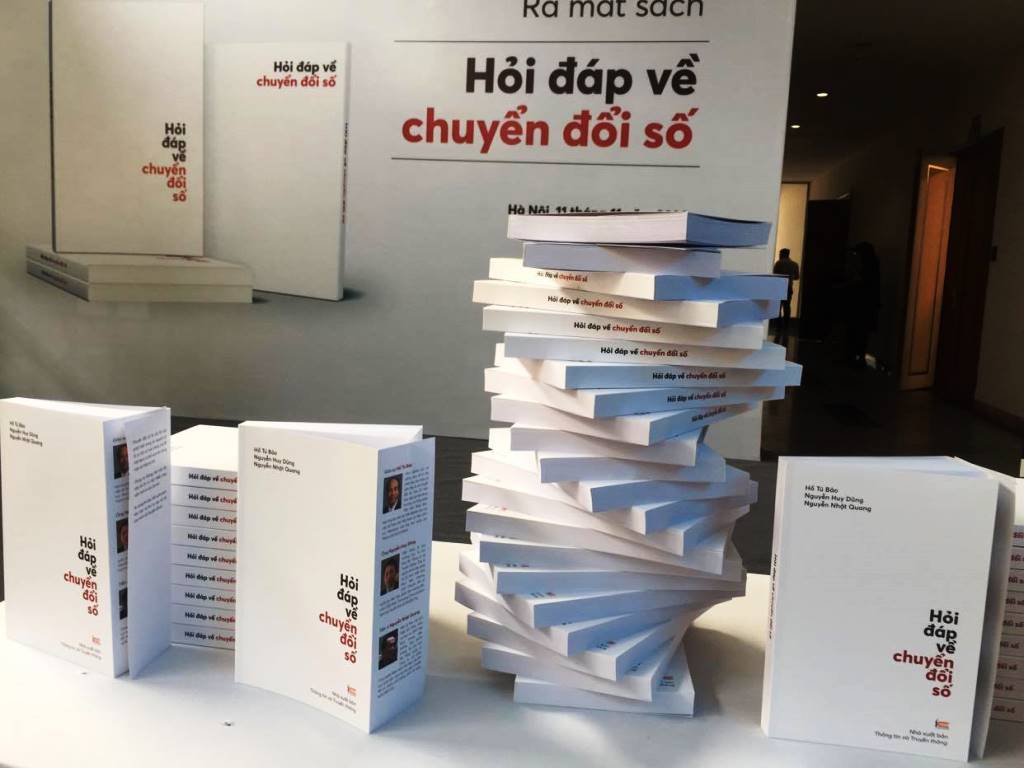 Ra mắt cuốn sách “Hỏi đáp về Chuyển đổi số”. 